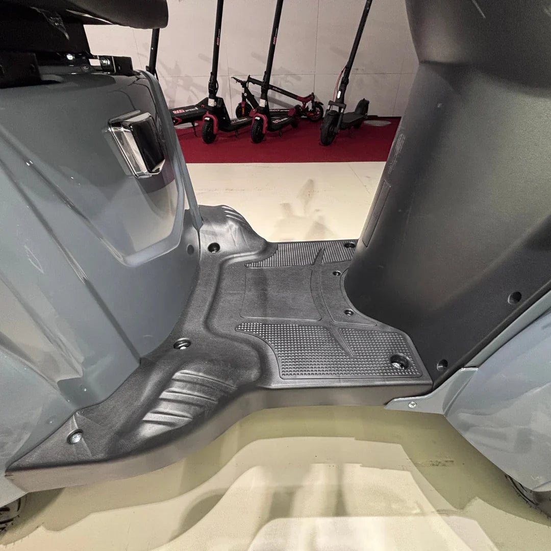 Vigorous VISTA Q1 – footrest and legroom area