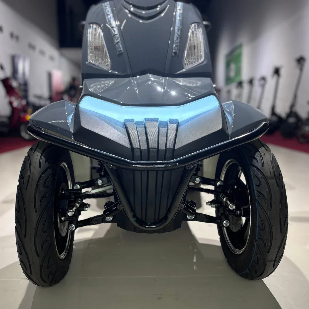 Vigorous VISTA Q1 – front view with headlights on