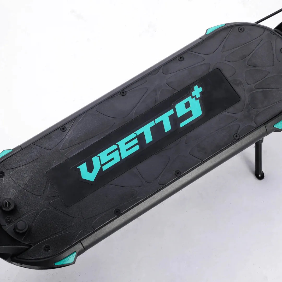 Electric scooter VSETT 9+ – deck with logo and kickstand