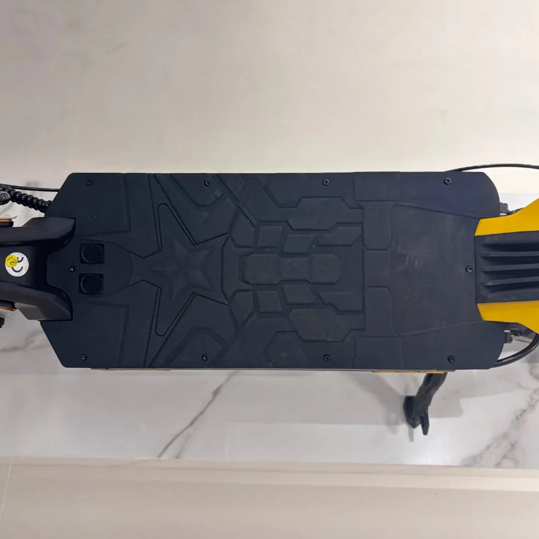 Electric Scooter Vsett 11 Super features a sturdy textured deck, enhancing grip and stability while riding.