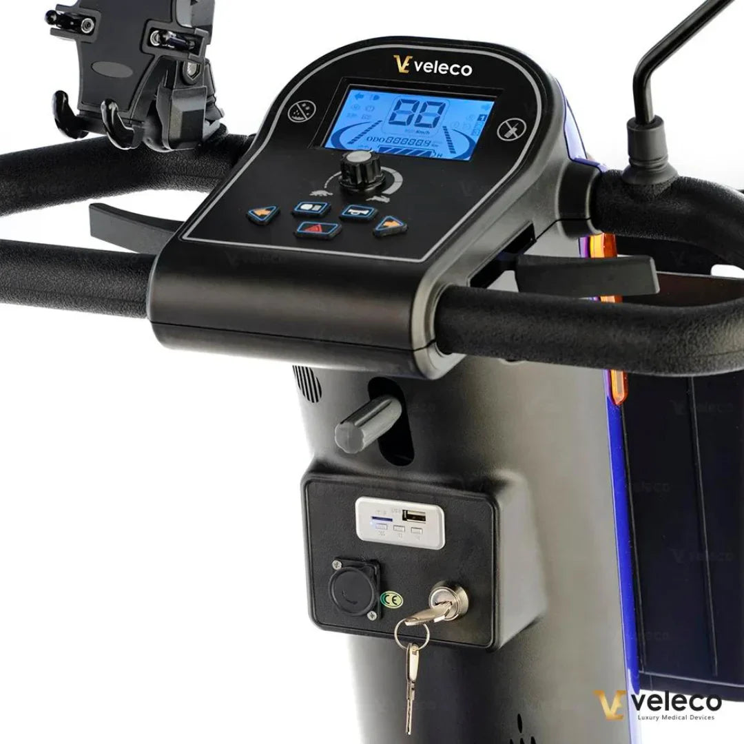 Veleco Looper – dashboard and control panel close-up