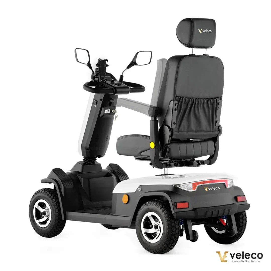 Veleco Sharpy – rear three-quarter view, seat swivel animation