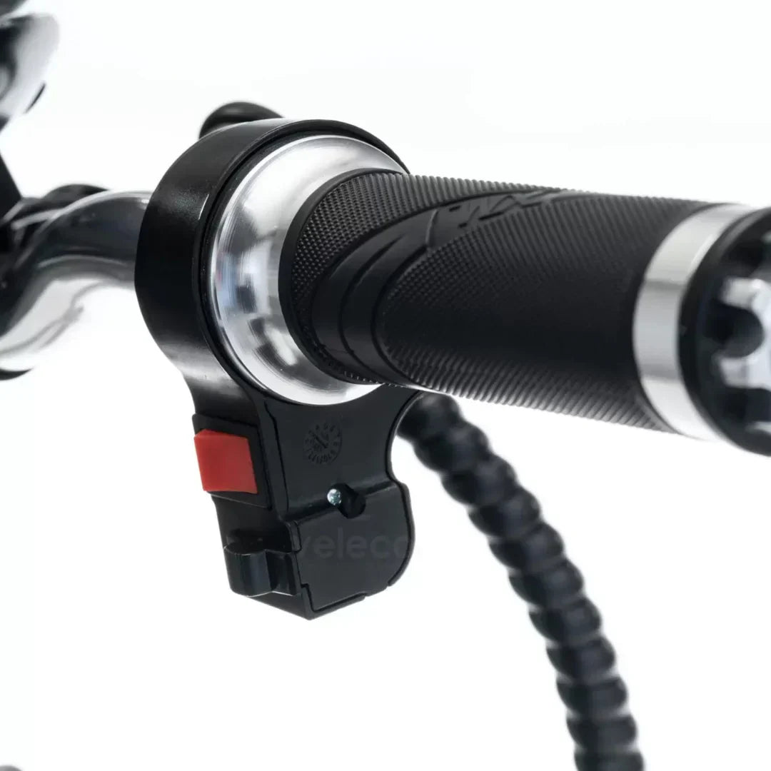 Veleco ZT16 – handlebar grip and controls close-up