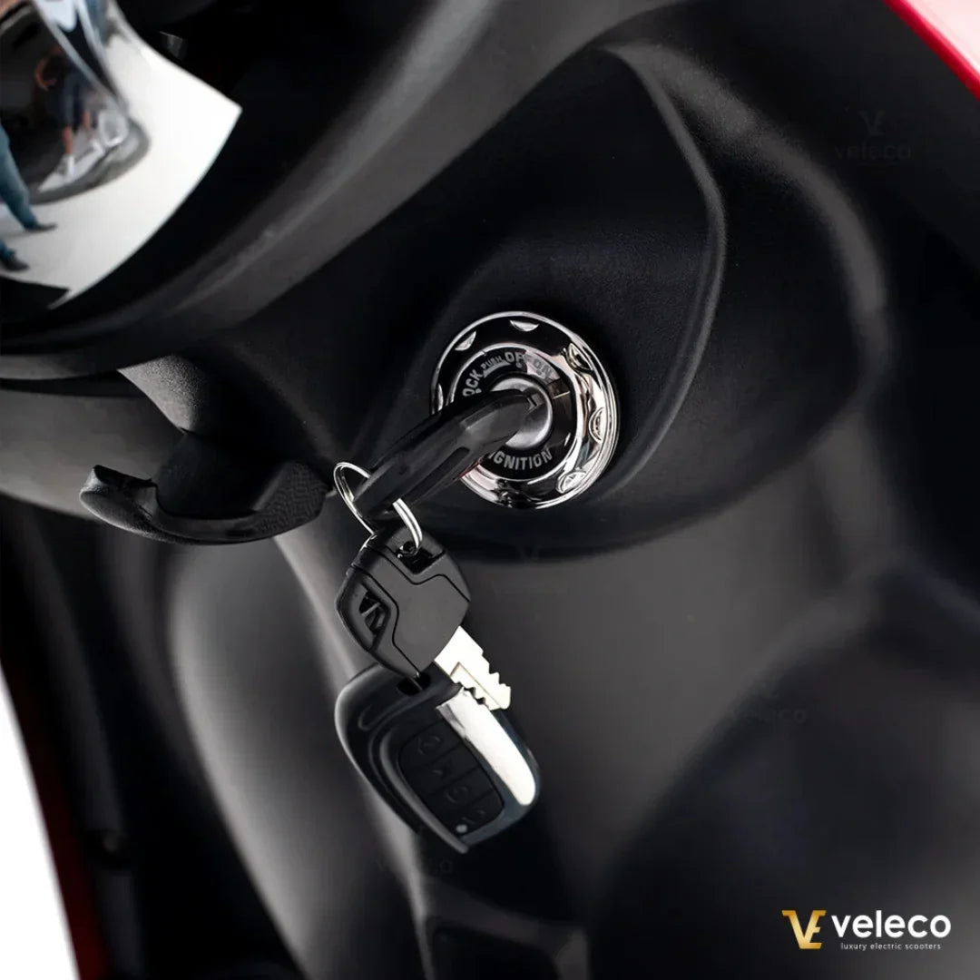 Veleco ZT63 – ignition and keys close-up