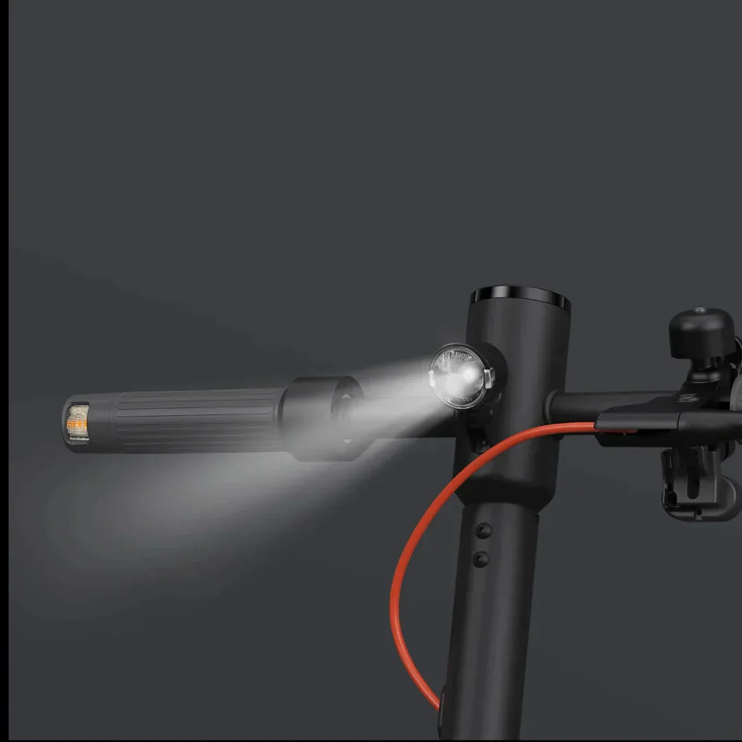 Electric scooter Xiaomi Elite – headlight and handlebar light illuminated