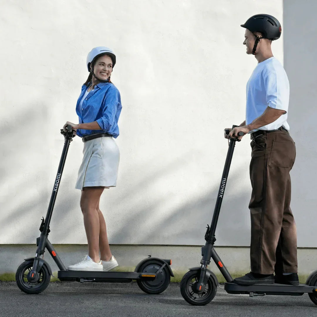 Electric scooter Xiaomi Elite – two people riding scooters