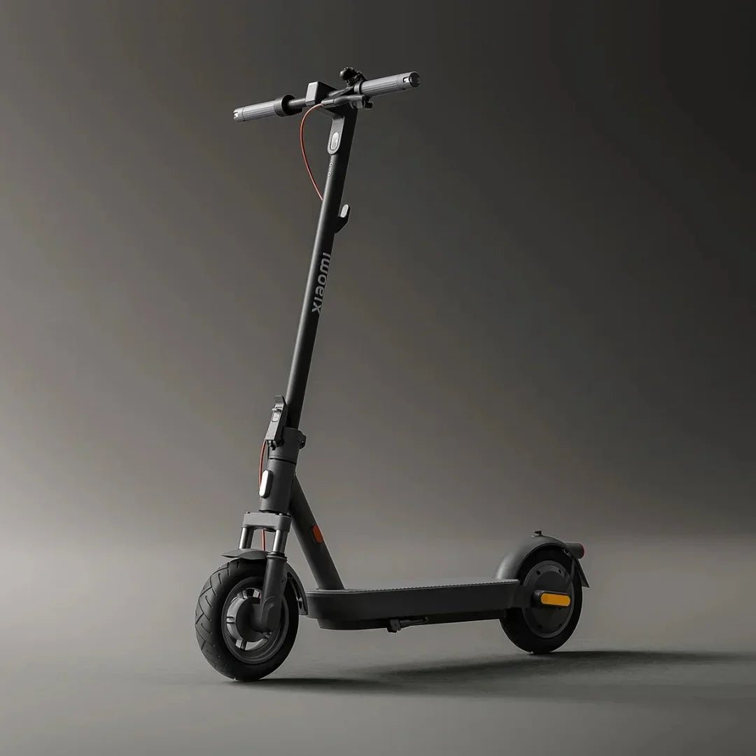 Electric scooter Xiaomi 5 MAX GL – front three-quarter view