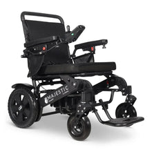 Elektrischer Rollstuhl ComfyGO Majestic 440 HD Plus – Vorderansicht rechts, aufgeklappt, mit Joystick-Steuerung und Fußstütze