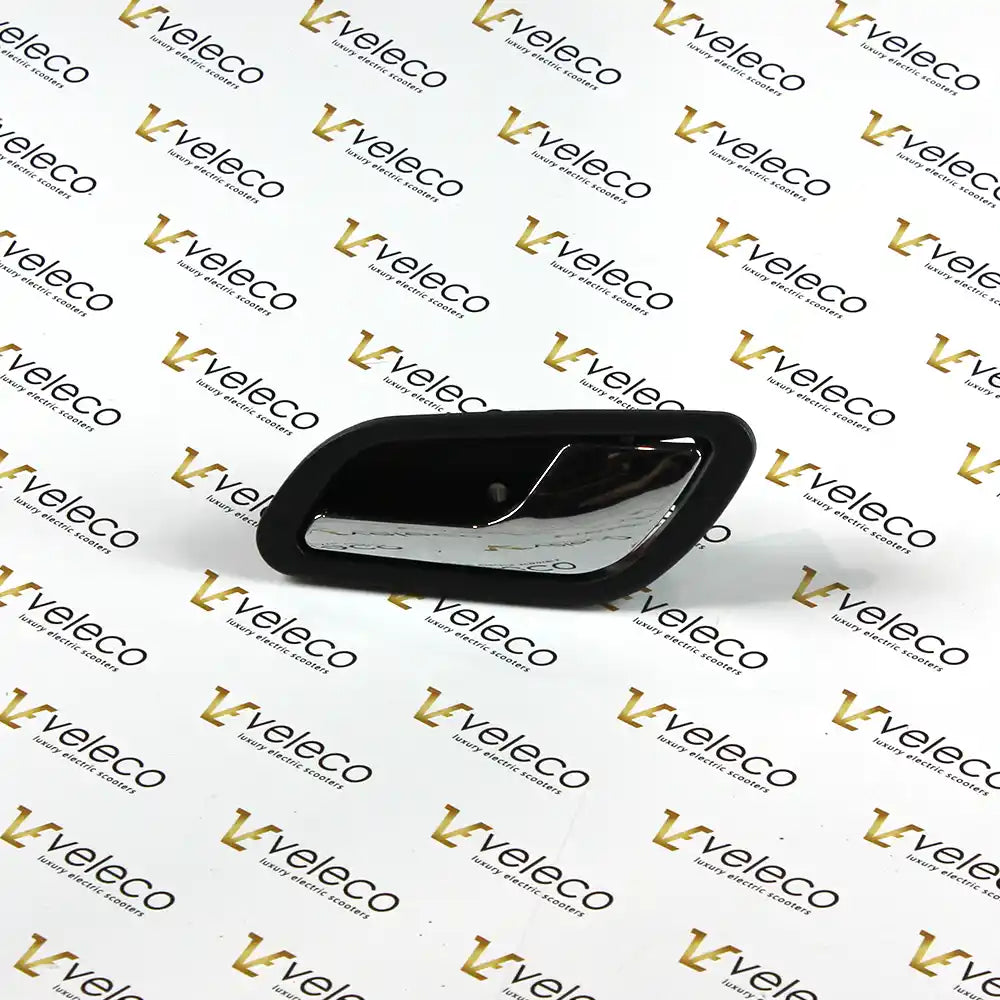 Inner Handle for Right Door of Veleco Advena – black and chrome inner door handle