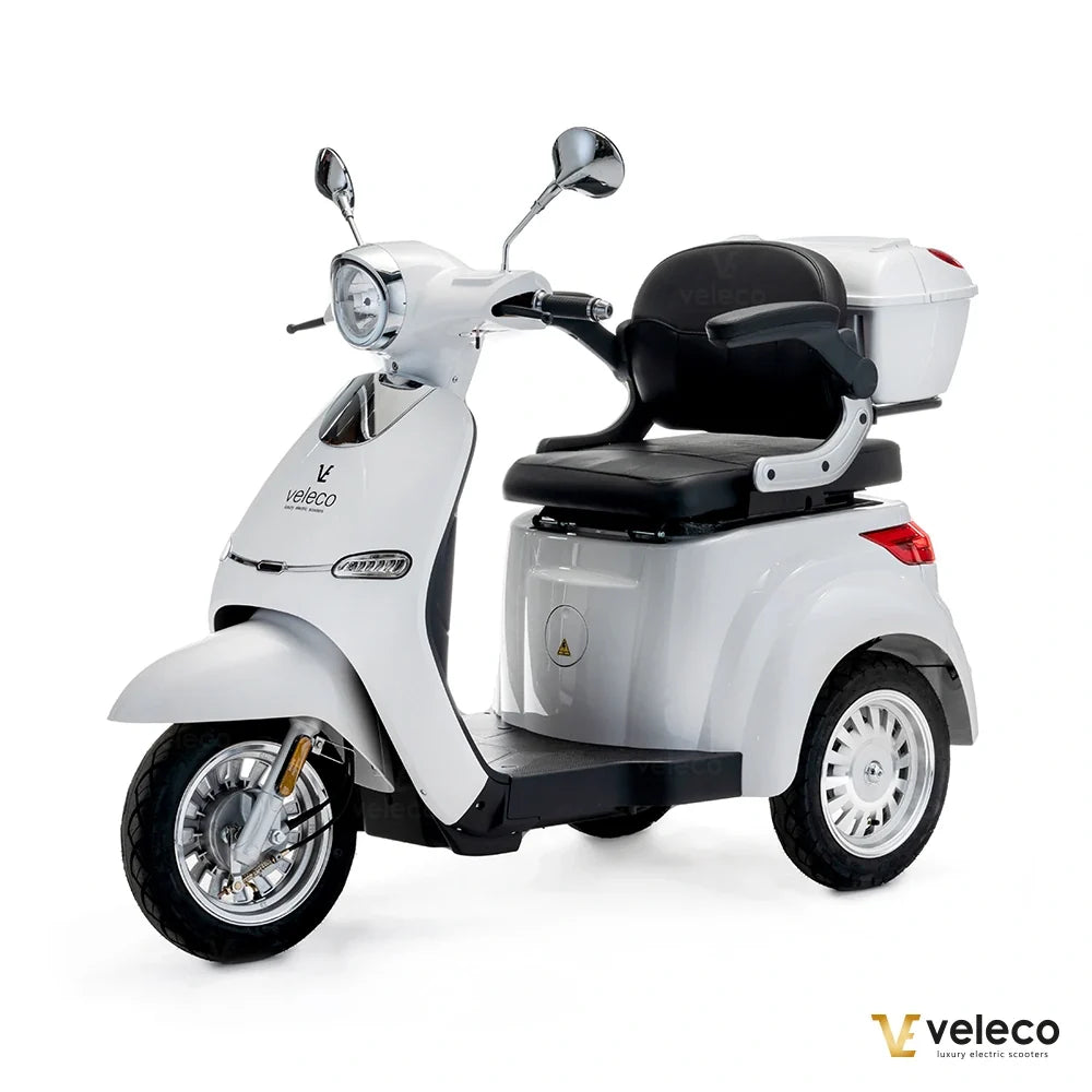 Veleco Cristal – white colour variant, front three-quarter view