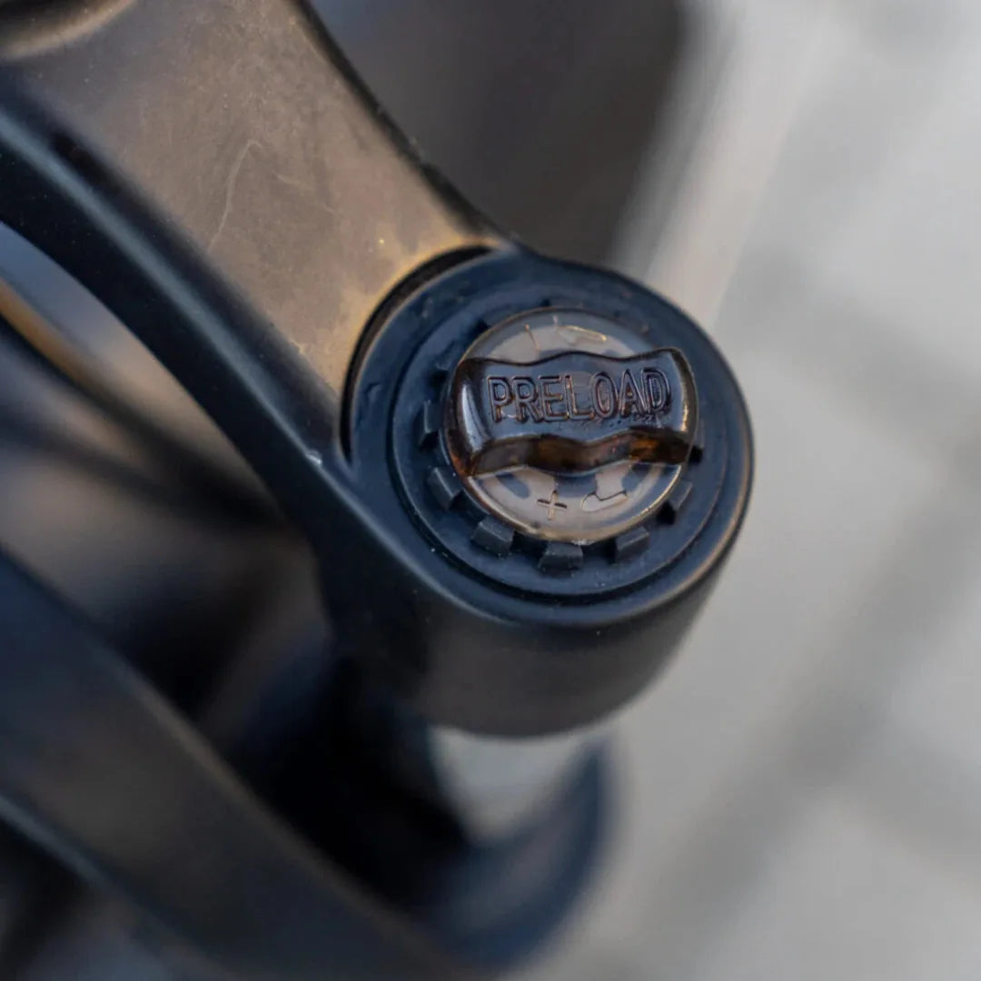 Električni bicikl Engwe Engine Pro 2.0 – regulator prednaprezanja prednjeg ovjesa
