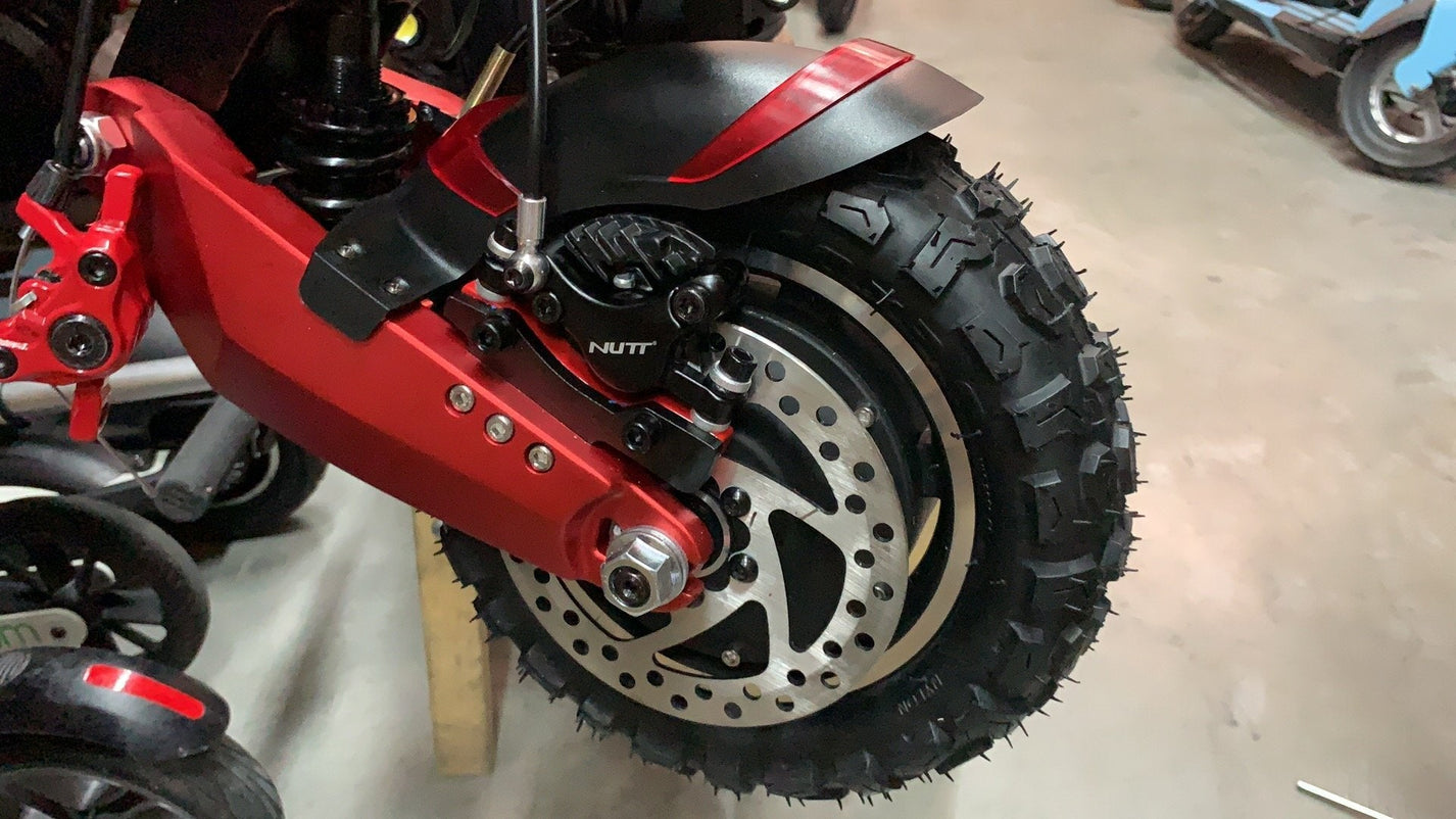 Hydraulic Brakes for ECO Speed 10x and Zero 10x – NUTT – rear wheel and brake caliper on scooter